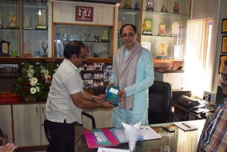 Shri. Sitaram Kunte- Principal Secretary  visited the Institute